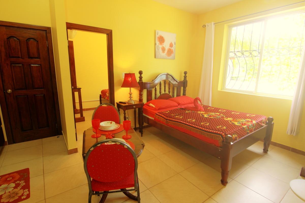 The White Horse Inn - Hopkins Village Beach Belize ภายนอก รูปภาพ