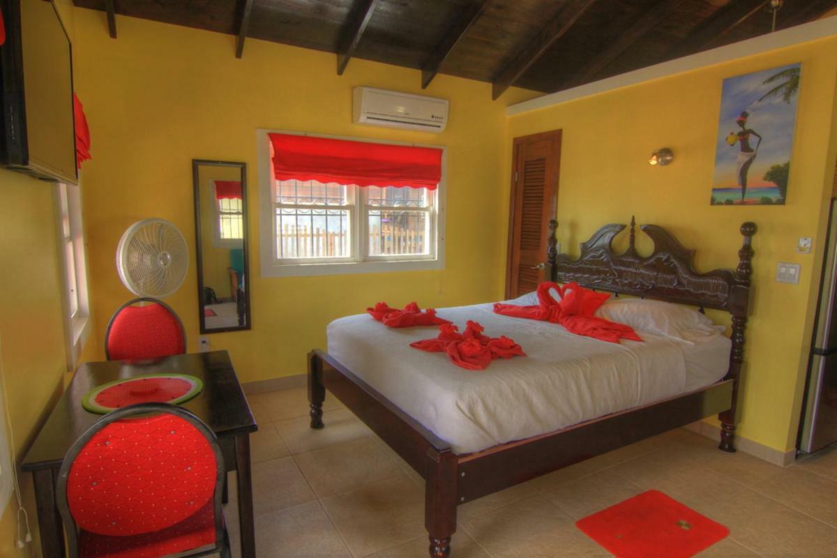 The White Horse Inn - Hopkins Village Beach Belize ภายนอก รูปภาพ
