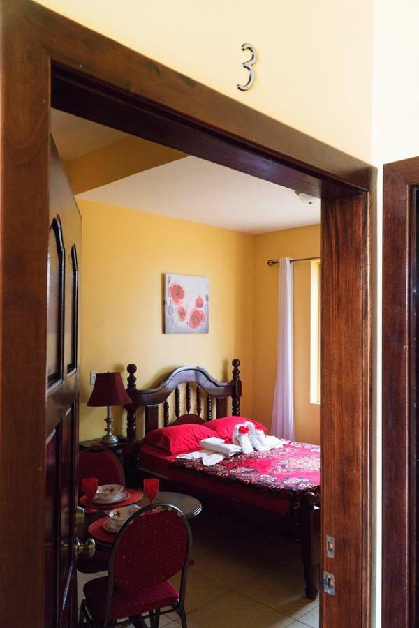 The White Horse Inn - Hopkins Village Beach Belize ภายนอก รูปภาพ