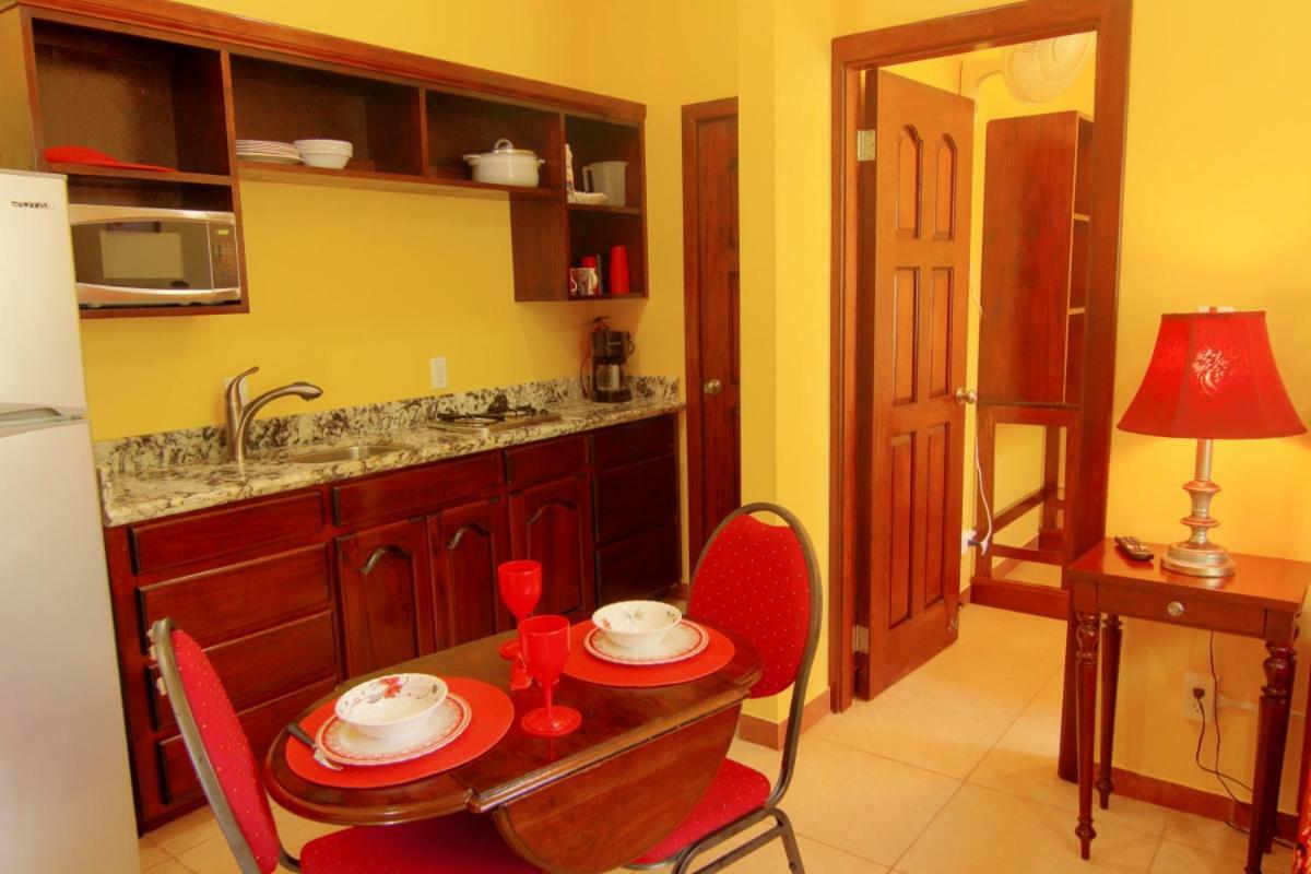 The White Horse Inn - Hopkins Village Beach Belize ภายนอก รูปภาพ